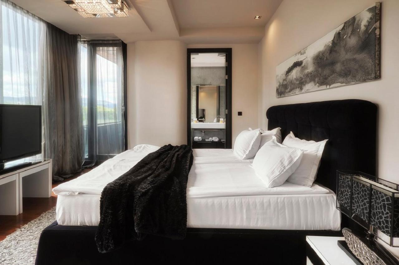 Hotel Emirates Sofia Ngoại thất bức ảnh